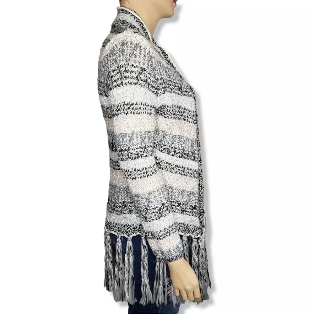 New Chico’s Light Gray Dark Charcoal Gray, Orchid & White Fringed Shawl Medium